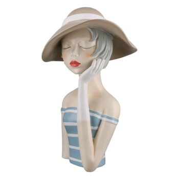 Frauenfigur mit cremefarbenem Hut