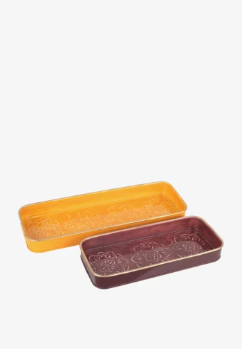 Set de 2 bandejas de metal mostaza y burdeos 36,5 × 13 cm